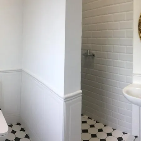 Bros Lodge *